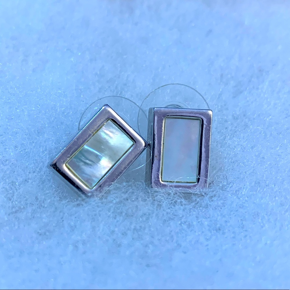 Stud earrings ✨